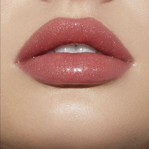 Kylie Jenner High Gloss “Slept On”